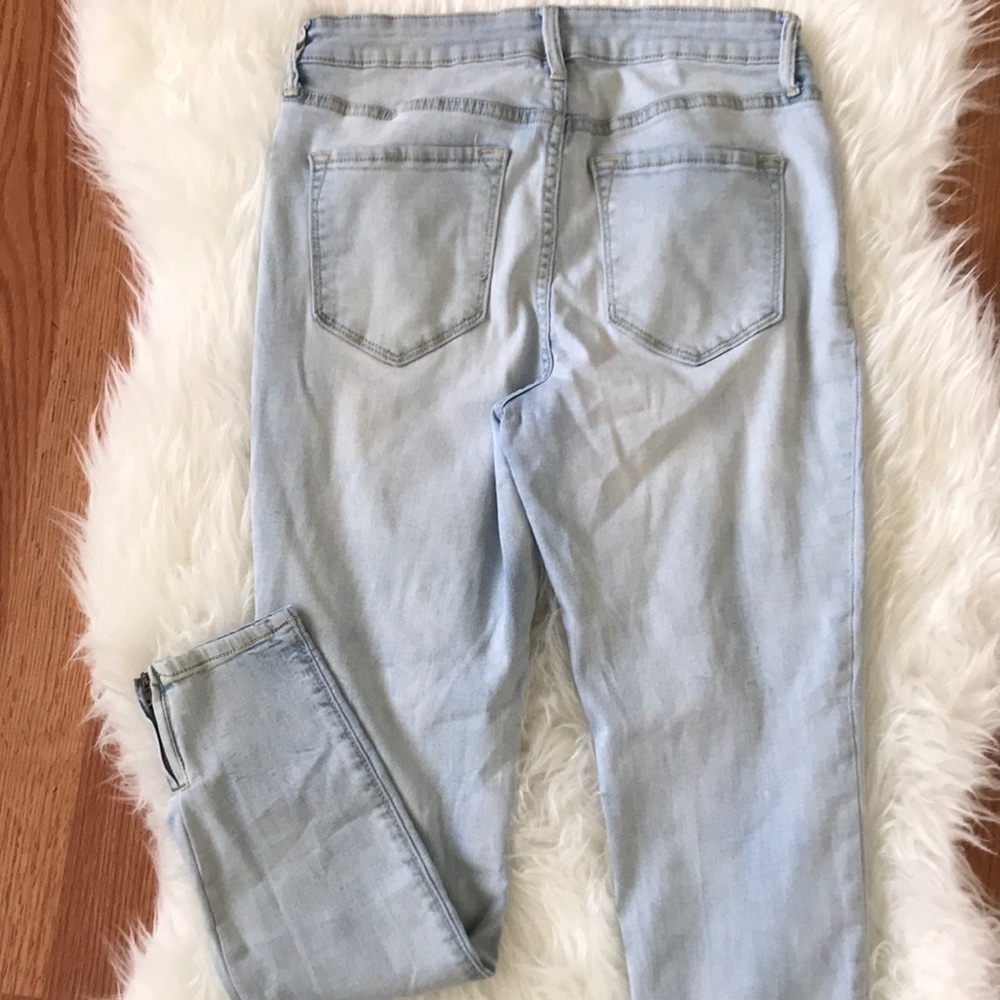 Mid Rise Jeans 👖💙 - Picture 7 of 8